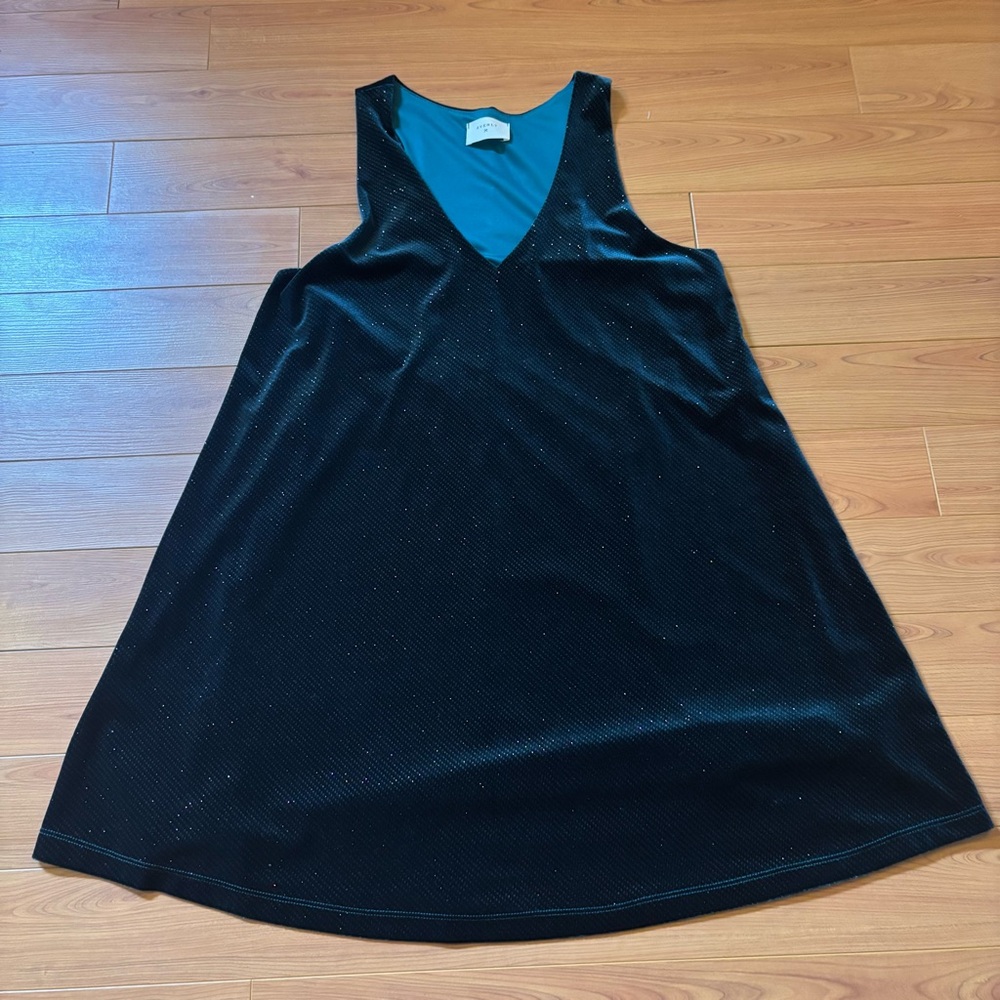 Everly Dark Green Sleeveless V-Neck Dress